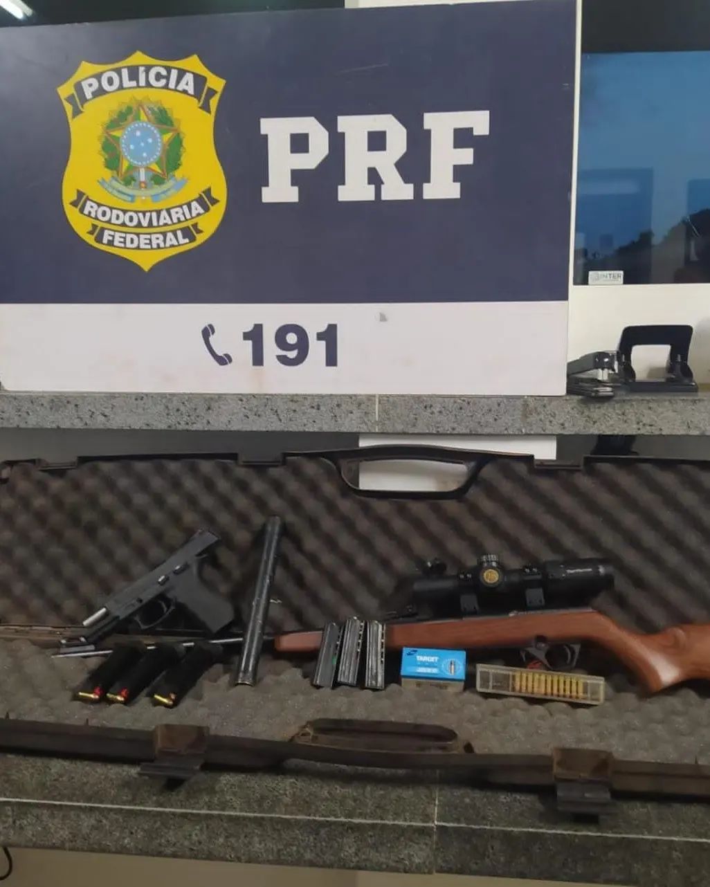 Jornal Somos Ve Culo Flagrado Pela Prf Transportando Armas E