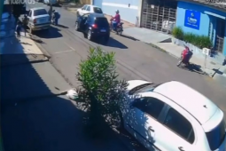 Criança de 04 anos é atropelada em Anápolis enquanto brincava na rua: vídeo mostra o momento do incidente