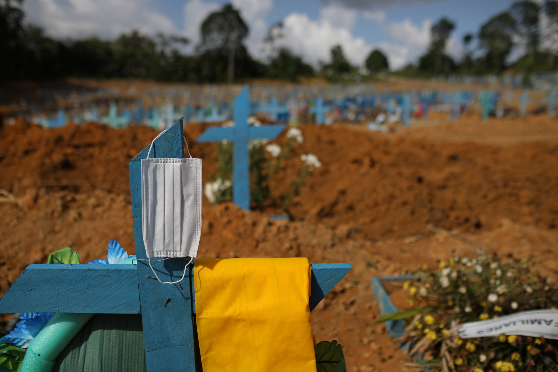 Governador de Goiás faz apelo em pronunciamento após o Estado ultrapassar 10 mil mortes por Covid