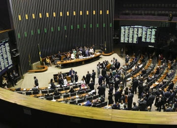 Câmara e Senado derrubam veto de Bolsonaro à desoneração da folha