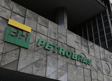 Polícia Federal cumpre mandados de busca e apreensão contra suspeitos de corrupção na Petrobras