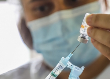 Vacinação contra a Covid-19 está completa em quase 40% dos goianos