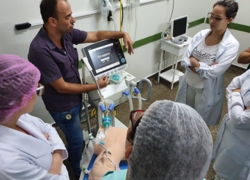 Enfermeiros fazem curso sobre ventilação mecânica em casos de Covid-19