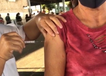 Rio Verde vacina faixa de 55 a 59 anos hoje após acumular mais de 3 mil vacinados esta semana