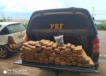 PRF apreende veículo guinchado com drogas em Rio Verde