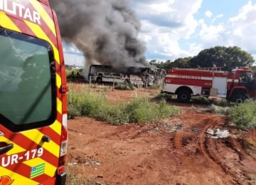 Menor de idade incendeia três ônibus em Quirinópolis 