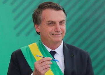 Bolsonaro assina desfiliação do PSL