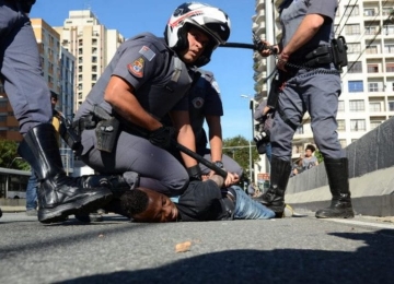 Coluna Cairo Santos: SERÁ QUE OS NEGROS SÃO AS MAIORES VÍTIMAS DE POLICIAIS VIOLENTOS? 