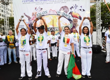 Rio-verdense é campeã mundial em capoeira