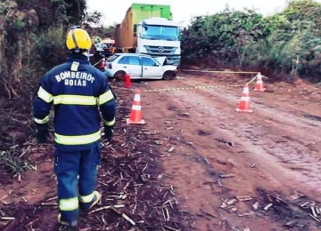 Acidente em estrada vicinal deixa dois mortos e dois feridos próximo a Santa Helena de Goiás