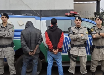 Polícia Militar prende indivíduos por tráfico de drogas no Bairro Primavera