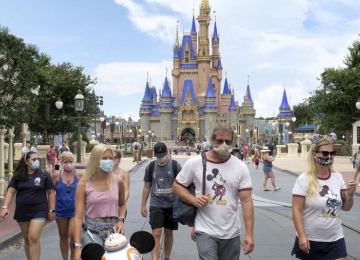 Flórida registra recorde de positivos com Covid-19 após abertura da Disney e protestos contra uso de máscaras