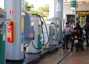 Petrobras reduz preço da gasolina em 4% a partir de sexta