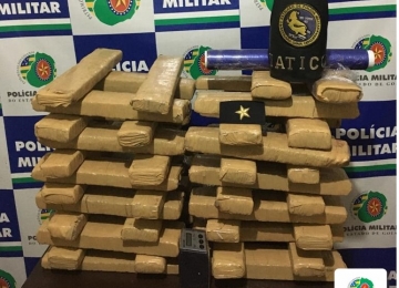 Dupla de traficantes de drogas é presa com 36kg de maconha