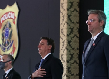 PF abre inquérito para investigar se Bolsonaro prevaricou em caso de suspeita da Covaxin