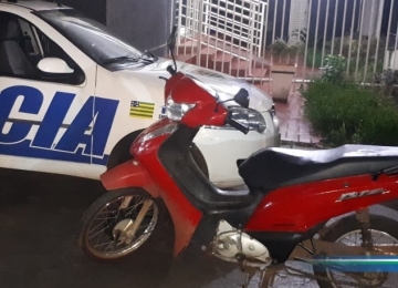 Polícia Militar recupera moto roubada no Jardim América