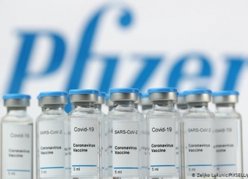 Bolsonaro afirma que governo comprará vacina da Pfizer e que doses chegarão em abril
