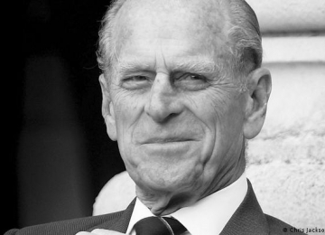 Príncipe Philip, marido da rainha Elizabeth II, morre aos 99 anos
