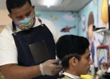 Governo de Goiás obriga uso de máscara; barbearias, salões e concessionárias poderão abrir