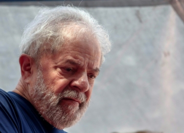 STF suspende transferência e decide manter Lula preso em Curitiba