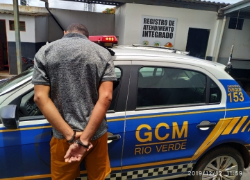 Após perseguição GCM prende rapaz sem habilitação no Bairro Promissão