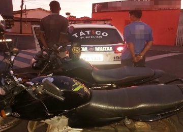 Dupla é presa com motos irregulares na Zona Rural