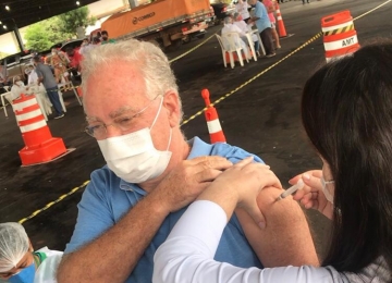 Hoje tem vacinação em Rio Verde e prefeito recebe sua 1ª dose