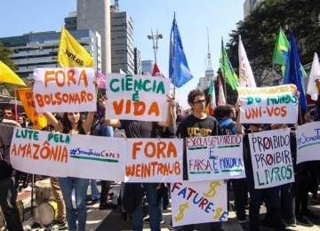 Manifestações contra Bolsonaro ocupam ruas 