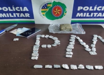 PM flagra usuário comprando drogas e prende o traficante no Bairro Martins