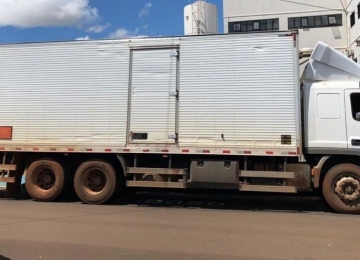 Caminhão roubado em Acreúna (GO) é recuperado em um canavial 