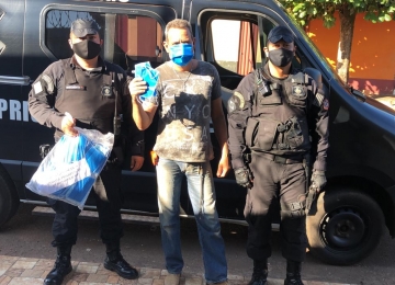 Polícia penal distribui máscaras à população e aventais ao HCamp