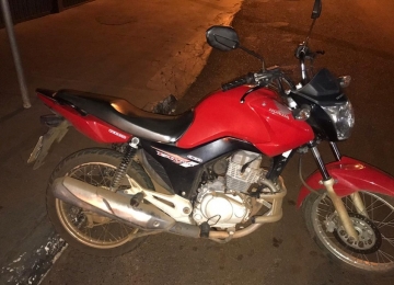 Menores são apreendidos após roubar moto de entregador de pizzas na Vila Santa Cruz