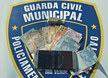 GCM flagra rapaz com droga e dinheiro no Setor Pauzanes