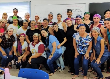 Professora recebe homenagem de alunos e professores em Caçu