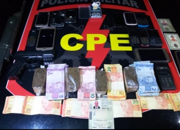 Traficante com drogas, armas, dinheiro e documentos falsos é preso na Vila Serpró