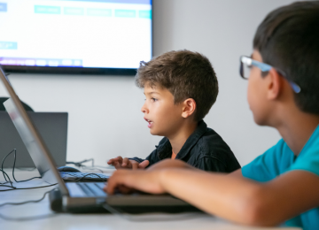 A CHECAGEM DE IDADE NAS PLATAFORMAS: PROTEÇÃO OU ILUSÃO?