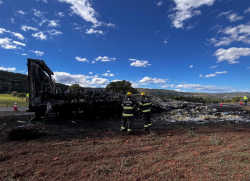 Ação rápida evita tragédia em incêndio de carreta na BR-364 próximo a Cachoeira Alta