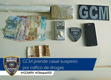 Casal é preso suspeito de tráfico de drogas no Bairro Martins