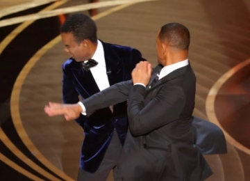 Academia do Oscar afirma não tolerar violência após Will Smith dar tapa em Chris Rock durante cerimônia
