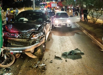 Acidente de trânsito envolvendo 7 veículos em Rio Verde deixa um motociclista morto
