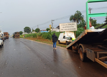 Colisão entre carro e caminhão é registrado na BR-060, em Rio Verde