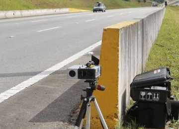 Bolsonaro manda suspender uso de radares nas rodovias federais