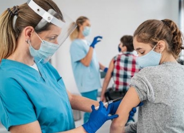 Pfizer e BioNTech confirmam que sua vacina contra a Covid-19 apresentou 100% de eficácia em adolescentes