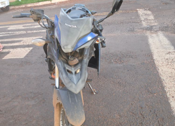 Adolescente sem habilitação provoca acidente entre motos e deixa dois feridos em Rio Verde