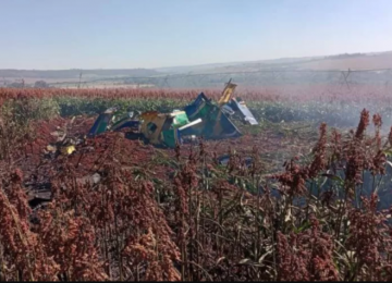 Aeronave da Esquadrilha da Fumaça cai durante treinamento em SP