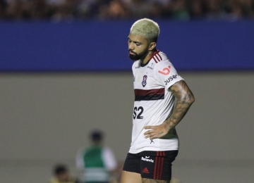 Flamengo tropeça e vantagem para Palmeiras cai para oito pontos