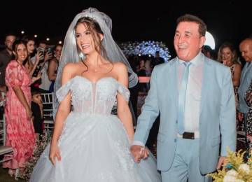 Amado Batista nega crise no casamento após declarações em show e sumiço da esposa das redes