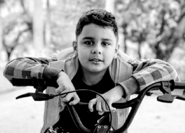 Menino atacado por enxame de abelhas em Catalão morre após 10 dias internado