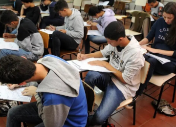 Apenas 1 em cada 10 alunos do Ensino Médio em Goiás tem aprendizado adequado, aponta estudo