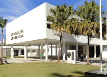 Assembleia de Goiás recebe projeto que altera regras de pagamento de 13º aos servidores